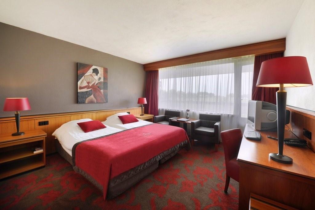 Der Valk - Recently Renovated Hotel