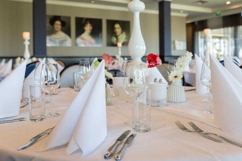 Der Valk - Recently Renovated Hotel